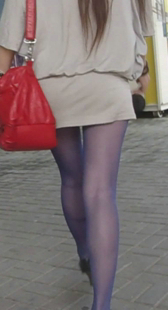 丝袜配超短裙身材好