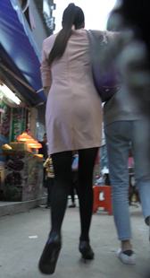 黑丝高跟包臀长发少妇