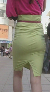 跟拍包臀紧身OL小少妇