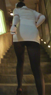 黑丝高跟上楼梯受不了