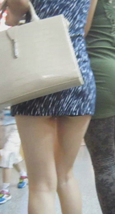 跟拍高挑花裙小少妇