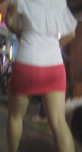 红裙长腿细腰少妇