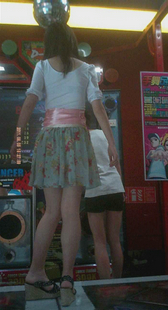 性感短裙小妹跳舞好迷人