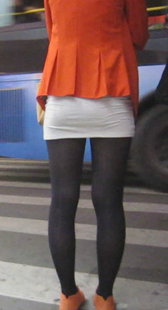 短裙黑丝性感小妹身材好