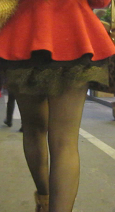 街拍黑丝长腿性感少妇