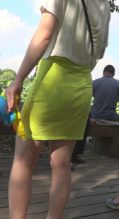 性感短裙少妇内痕紧