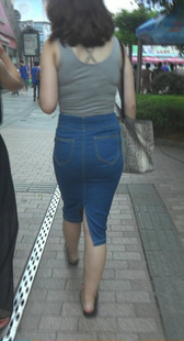 紧身牛仔小少妇真性感