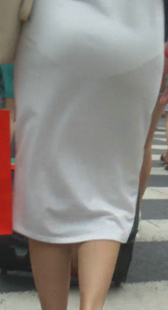 街拍紧身短裙超清晰内痕