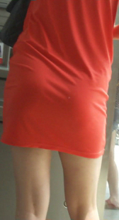 街拍紧身红裙小少妇