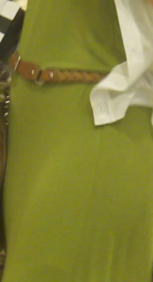 商场长裙宽臀少妇