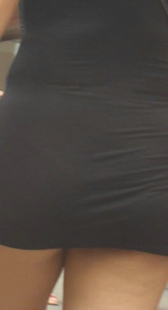 这么短裙都快露小屁屁了