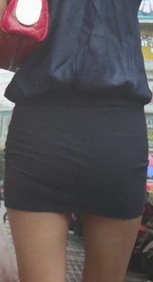 超短裙细腰长腿少妇