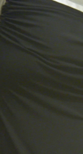 侧分叉长裙少妇