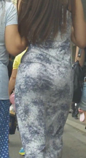 街拍灰裙宽臀少妇