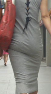 街拍灰裙包臀少妇