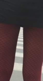 超短裙配红色丝袜