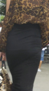 长裙细腰宽臀少妇