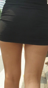 超短裙美腿宽臀少妇