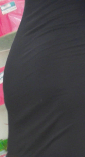 侧拍圆臀紧身少妇