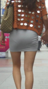 紧身包臀少妇内痕清晰