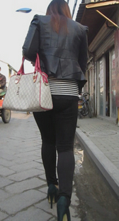 包臀紧身成熟少妇