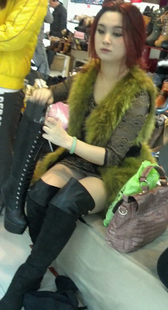 鞋店试穿小少妇