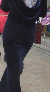 呢绒长裙包臀少妇