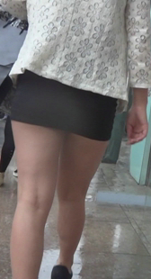 超短裙长腿小少妇