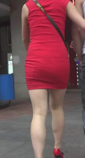 红色连衣裙宽臀少妇