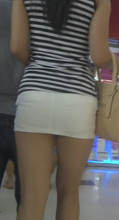 丝袜长腿超短裙少妇