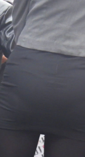 黑色丝袜超短裙少妇