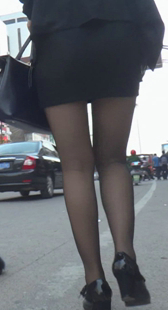 街拍黑丝制服OL