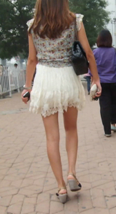 蕾丝花裙美腿少妇