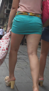 街拍宽臀高跟性感美腿少妇