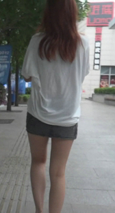街拍牛仔短裙小妹