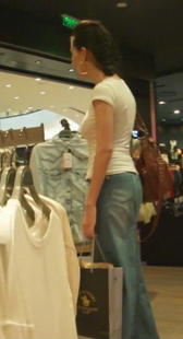 商场高挑短裙小少妇