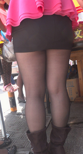 短裙黑丝性感大腿