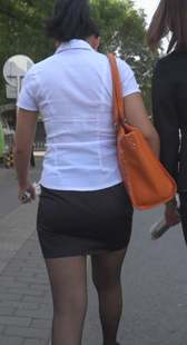 街拍黑丝制服视频