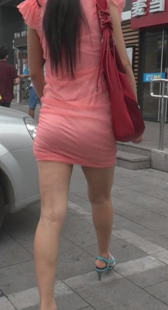 红裙高跟美腿小少妇