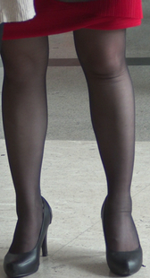 黑丝美足小少妇