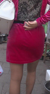 呢绒短裙小少妇