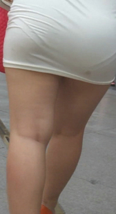 紧身宽臀白裙内痕紧