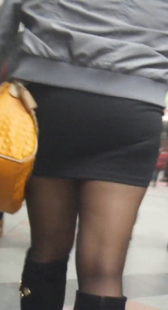 紧身黑裙高跟丝袜