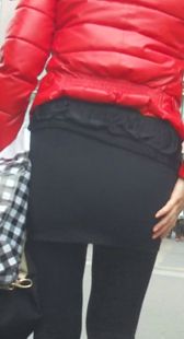 街拍黑丝短裙少妇