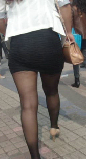 黑丝短裙小少妇