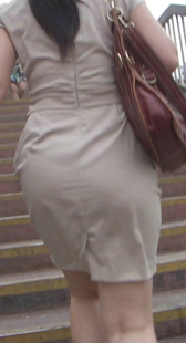 美腿宽臀成熟少妇