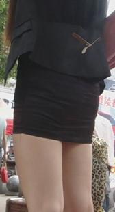 性感长腿等车少妇