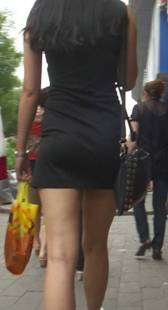 黑裙长腿小少妇