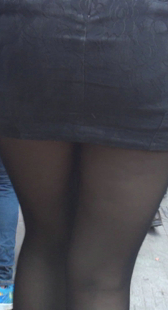 宽臀黑丝紧身少妇