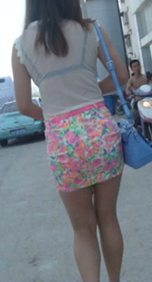 小妹穿着如此性感